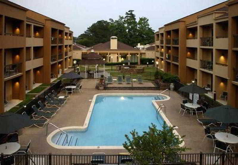 Courtyard By Marriott East/park Avenue
