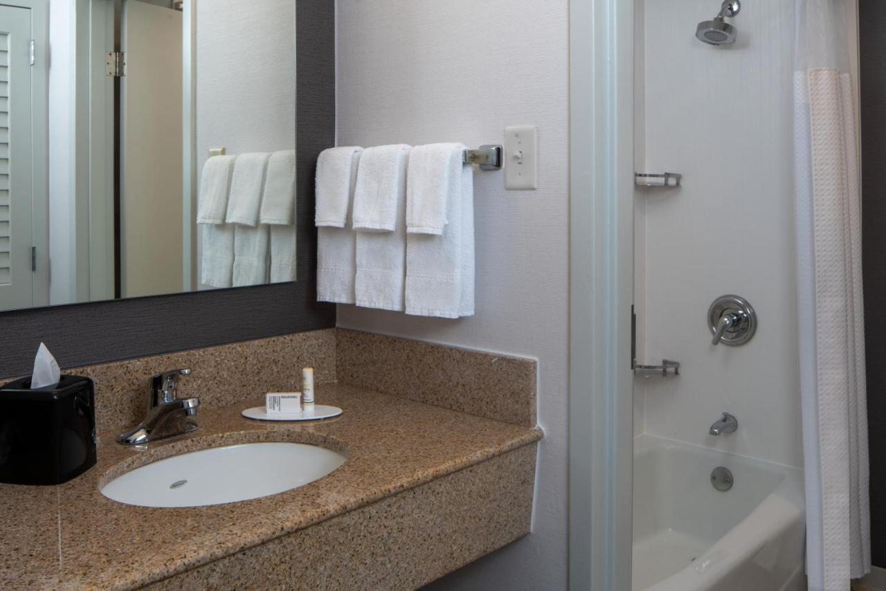 Courtyard By Marriott East/park Avenue Hotel Memphis