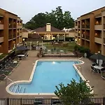 Courtyard By Marriott Memphis East/Park Avenue 