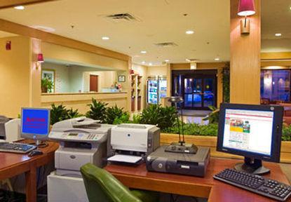 Courtyard By Marriott East/park Avenue
