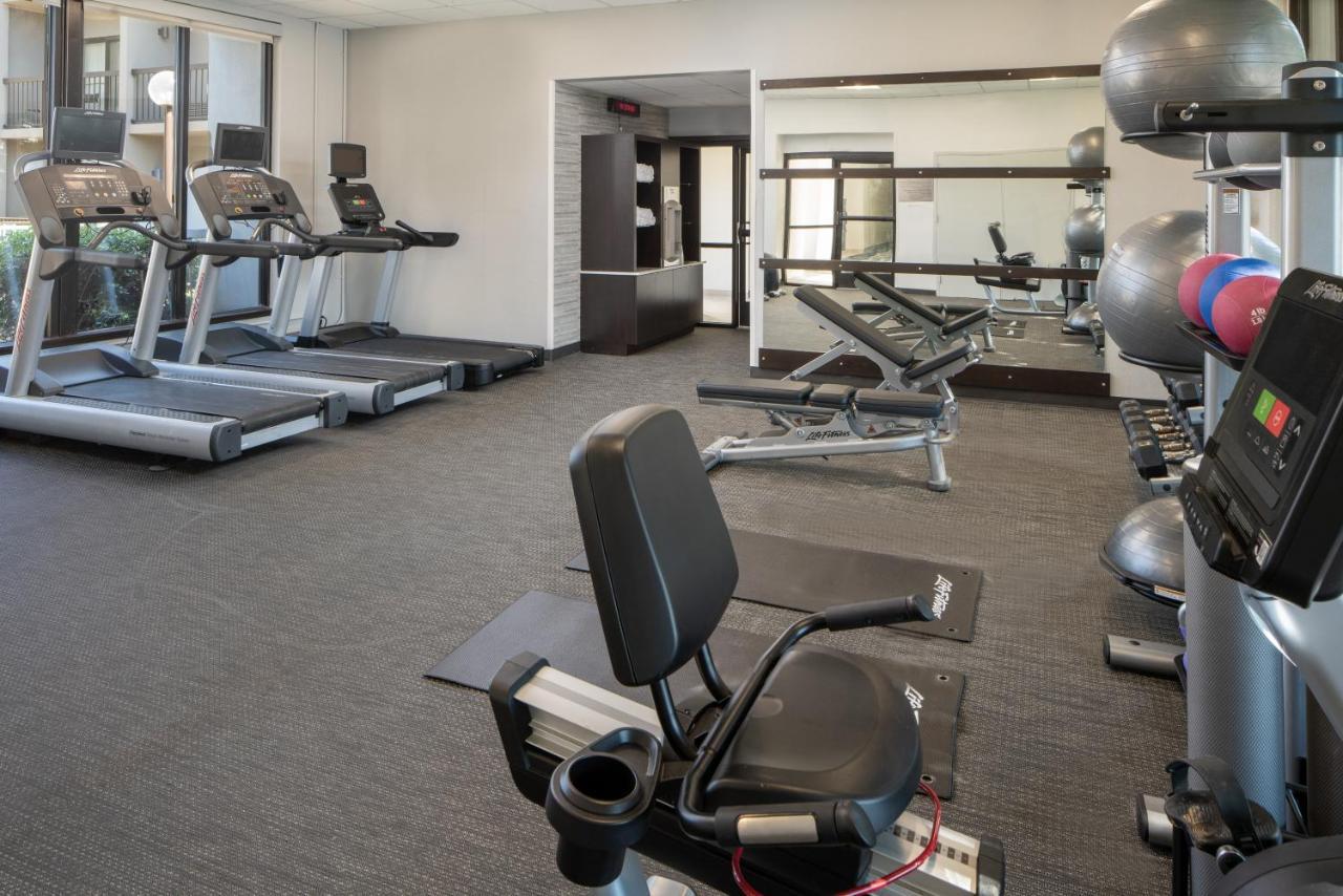 Hotel Courtyard By Marriott East/park Avenue 3*