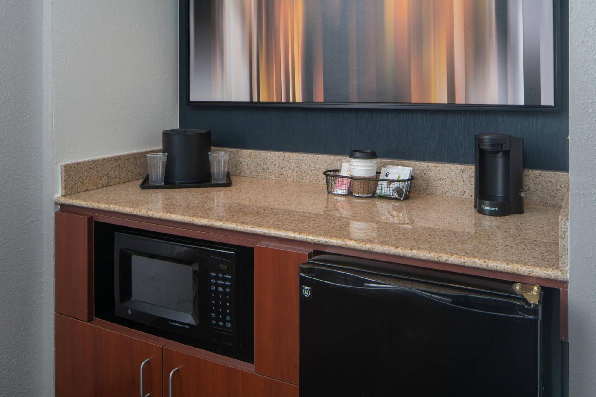 Courtyard By Marriott East/park Avenue Hotel Memphis
