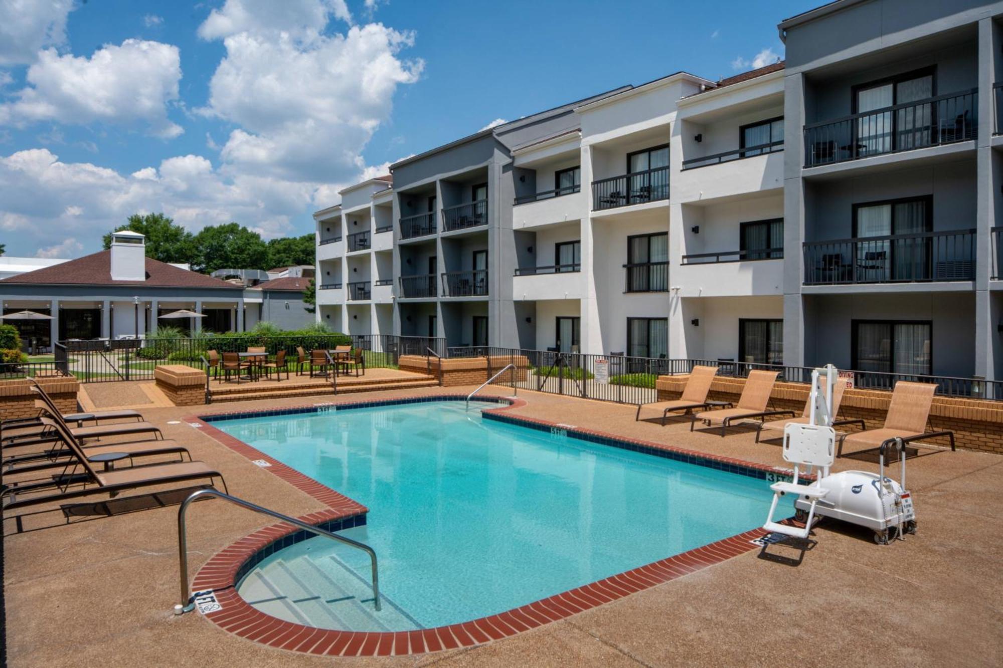 Hotel Courtyard By Marriott East/park Avenue 3*