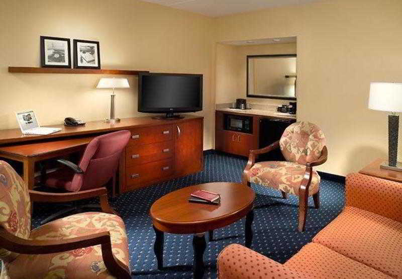 Courtyard By Marriott East/park Avenue Hotel 3*